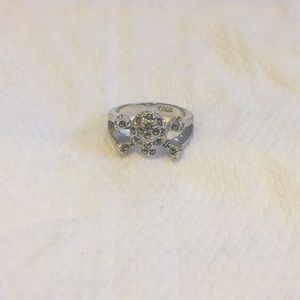 🖤 Skull and Cross Bones Ring